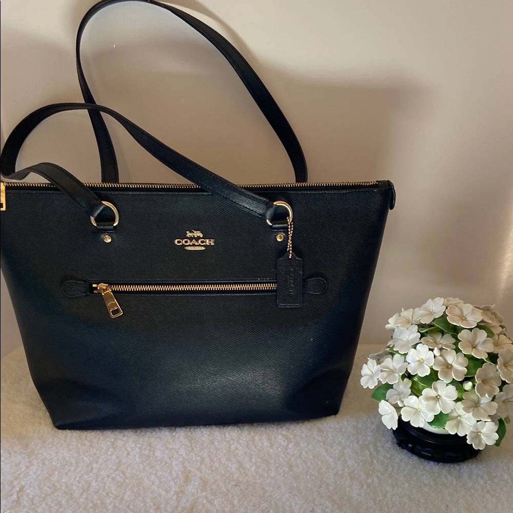 💕💕💕 Coach Black Leather Tote with Gold Accents
